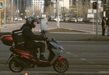 Когда начнут устанавливать номера на мопеды, ответили в полиции Казахстана