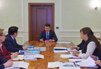 Государственный советник провел совещание по новой программе воспитательной работы в школах
