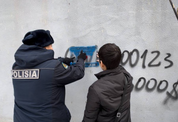 Порядка 200 наркограффити закрашено студентами и  полицейскими в Актобе