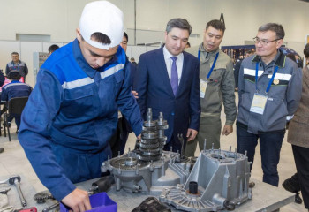 Олжас Бектенов WorldSkills Kazakhstan кәсіби-техникалық дағдылар чемпионатының қатысушыларымен кездесті