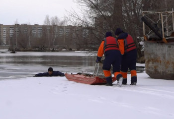 Берегись тонкого льда – спасатели ДЧС ВКО предупреждают рыбаков