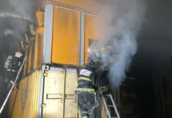 Строение контейнерного типа загорелось в Петропавловске