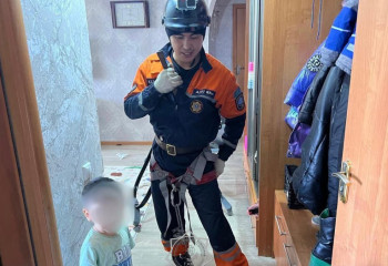 Спасатели области Абай пришли на помощь двум малышам