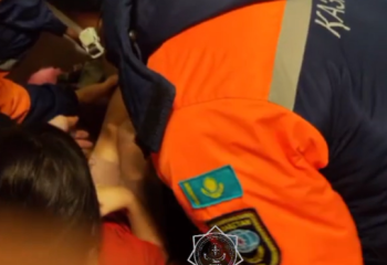 Астанада 5 жасар қыздың аяғы радиаторға қыстырылып қалған