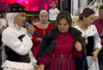 Абай Бегейдің құдаларының тойы тағы қызу талқыға түсті