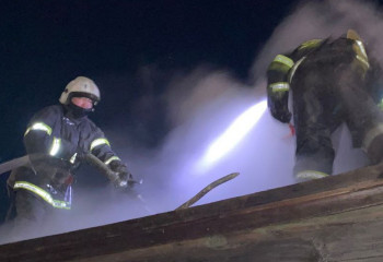 В Павлодарской области загорелась пристроенная к дому баня