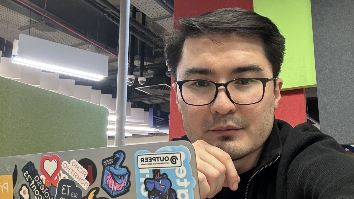  жеке мұрағаттан 