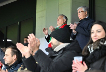 Мемлекет басшысы мен Мажарстан Премьер-министрі футбол матчын тамашалады