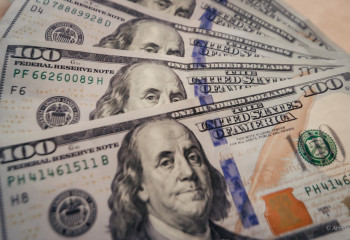 «Доллар бағамы – 500 теңге». Бұрынғы министр теңгенің ахуалына қатысты жауап берді