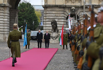 Қазақстан президентін Будапештте ресми қарсы алу рәсімі өтті