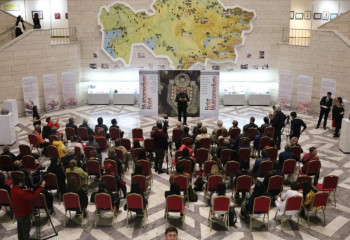 В Алматы открылась персональная выставка «Резонанс времени» Болата Мухамедиева