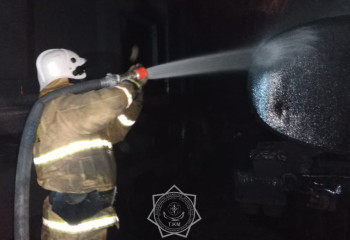 Акмолинские огнеборцы предотвратили взрывы на пожаре