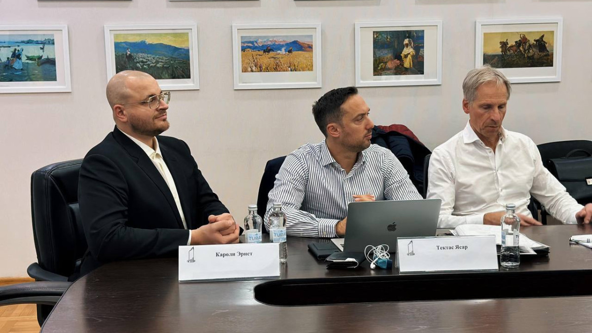  Minister of Industry and Construction 