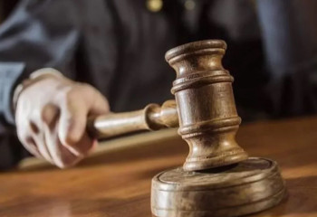 Жұмысқа орналастыру үшін пара алған депо басшысы сотталды