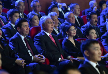 Президент ақын Шөмішбай Сариевтің шығармашылығына арналған концертті тамашалады