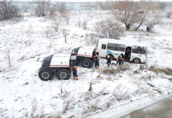 Автобус с людьми остался на заснеженной трассе: учения «Қыс-2024» проводят спасатели ВКО