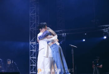 Димаш Құдайберген Прагадағы концертінде 9 жасар жанкүйерімен бірге ән шырқады