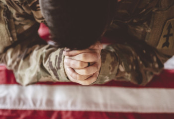 АҚШ-та 15 мыңнан астам трансгендер әскерден қуылады