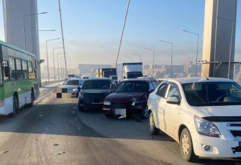 Серия ДТП произошла в Семее на подвесном мосту
