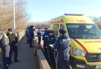 Полицейские успели спасти жизнь жительнице Уральска