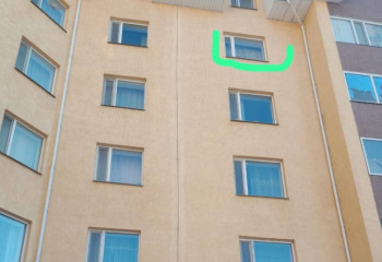 Полиция спасла трехлетнего ребенка, стоявшего у открытого окна пятиэтажного дома в Косшы