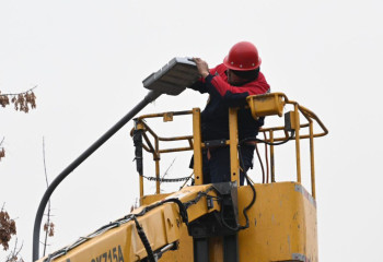 В Алматы заменяют старые фонари на энергоэффективные LED-светильники