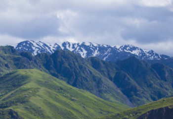 Спасатели МЧС совершили восхождение на вершину Пионер