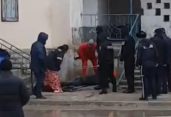 Жаңаөзенде төртінші қабаттан секірген ер адам жансақтау бөліміне түсті