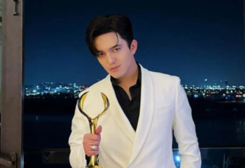 Димаш Құдайберген марапатын Бибігүл Төлегеноваға арнады