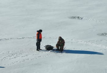 Опасный тонкий лед: спасатели ДЧС ВКО рассказали об опасностях зимней рыбалки