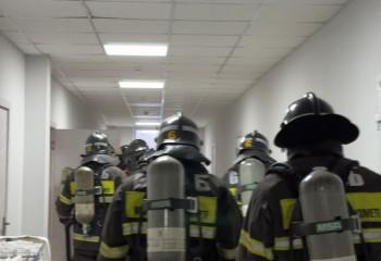 Предупрежден – вооружен: спасатели ДЧС ВКО условно тушили общежитие