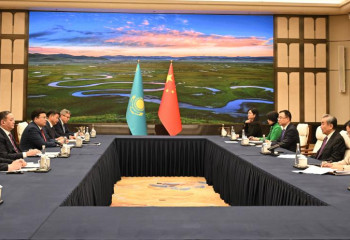 Қазақстан мен Қытай СІМ басшылары  әріптестікті нығайту мәселелерін талқылады