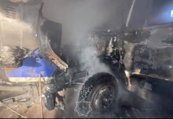 Два грузовика от пожара спасли столичные огнеборцы: есть пострадавшие