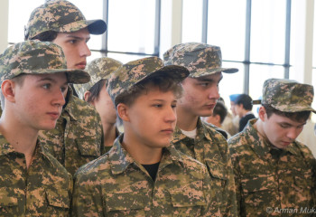 Призывник в Аягозе во время присяги упал в обморок от волнения