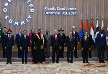 Участники One Water Summit собрались для совместного фотографирования