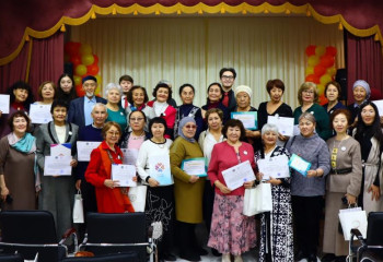 Астанада волонтерлер арасында аға буын өкілдері марапатталды