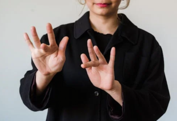 Павлодарлық әнші Қырғызстанда ымдау тілінен үздік атанды