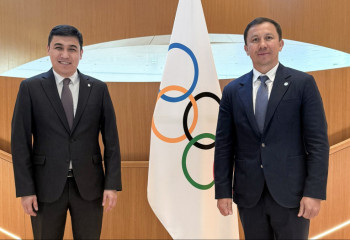 Геннадий Головкин ХОК-тің штаб-пәтеріне барды