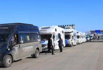 На границе с Китаем заработал пешеходный переход через пост Бахты