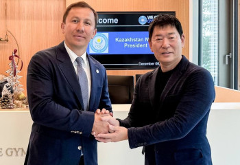 Геннадий Головкин Халықаралық гимнастика федерациясының кеңсесіне барды