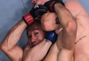 Фото с удушением Шавката Рахмонова стало мемом