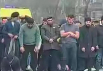 Алматыда намаз оқығандар көшені жауып тастады: ҚМДБ мәлімдеме жасады