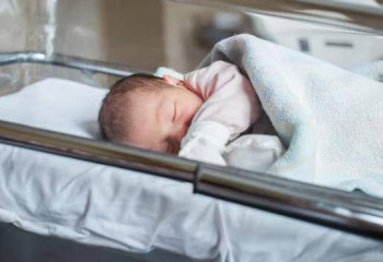 В Алматы врачи помогли 44-летней женщине стать мамой после 11 неудачных попыток