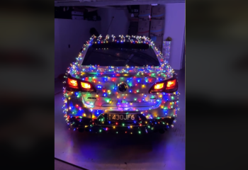 В США новый тренд: автомобили украшают елочными гирляндами