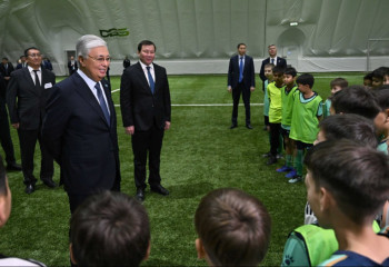 Президент посетил детскую футбольную академию в Актобе