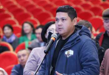 В Актау аким области до трёх часов ночи принимал граждан по личным вопросам