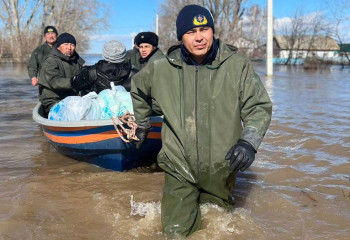 Аят Сералиев получил премию «Жақсы адам–2024» за героизм во время паводков в Акмолинской области