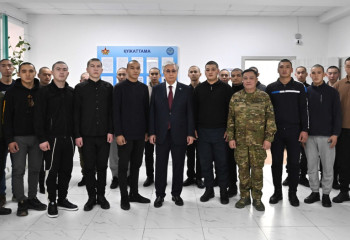 Қасым-Жомарт Тоқаев әскерге шақырылған азаматтармен әңгімелесті