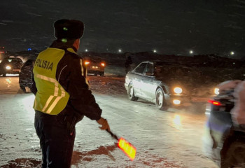 Полиция помогла более 200 грузовым автомобилям в Туркестанской области