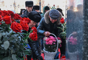 В память о подвиге сынов Независимости: к памятнику героя Желтоқсана в Семее возложили цветы